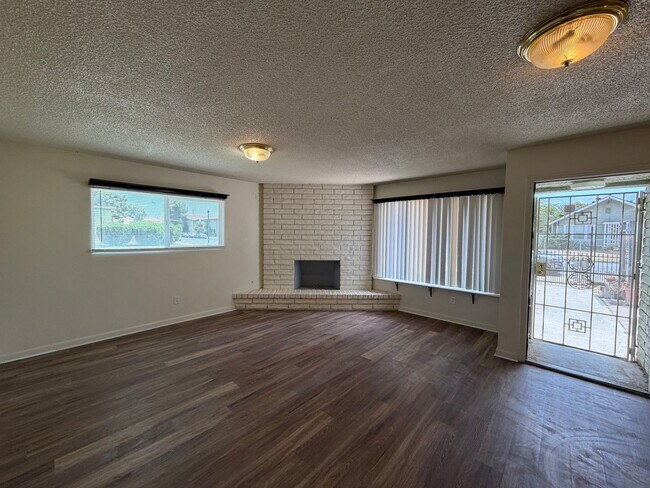 Foto del edificio - 1011 Oleander Ave