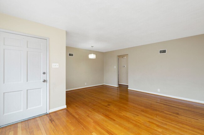 Foto del edificio - COMING SOON - Cozy & Charming Crestwood Single Family Home!