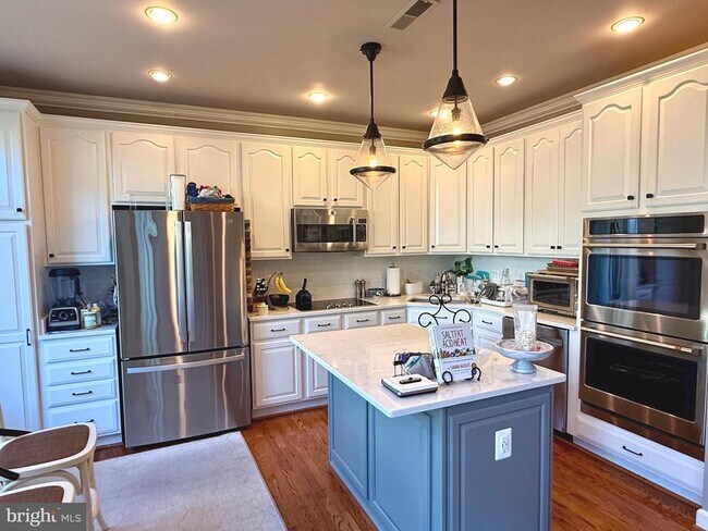 Foto del edificio - 5023 Waple Ln