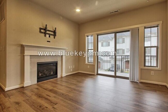 Building Photo - 2 Bed, 2.5 Baths Tri-Level Townhome with Open Office in Sherwood