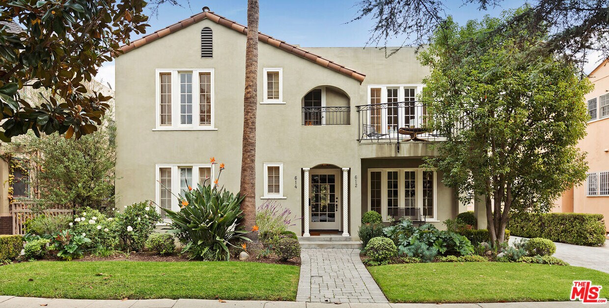 Foto principal - 612 N Beachwood Dr