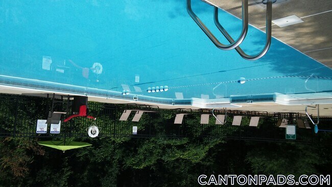 Foto del edificio - 12 Waterfall Dr