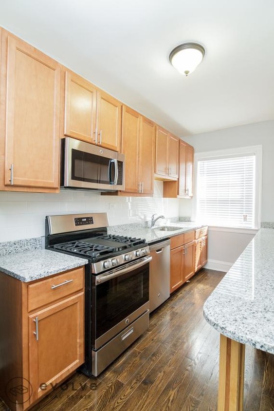 Primary Photo - 6110 N Winthrop Ave