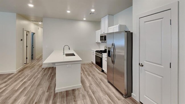 Building Photo - Luxury 3 Bedroom 2 Bathroom Duplex with 2 Car Garage in Bethany, Ok