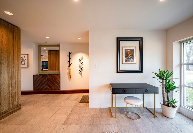 Foto del edificio - 6119 Waltway Dr