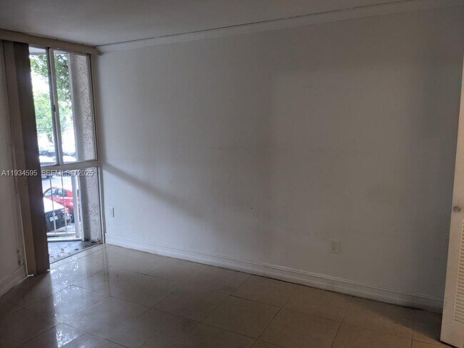 Foto del edificio - 7125 NW 186th St