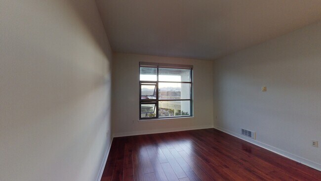 Interior Photo - Edgewater