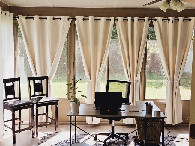 Sala/oficina de bonificación - 18715 Hamilton St