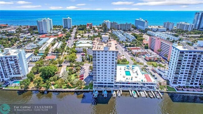 Building Photo - 1505 N Riverside Dr