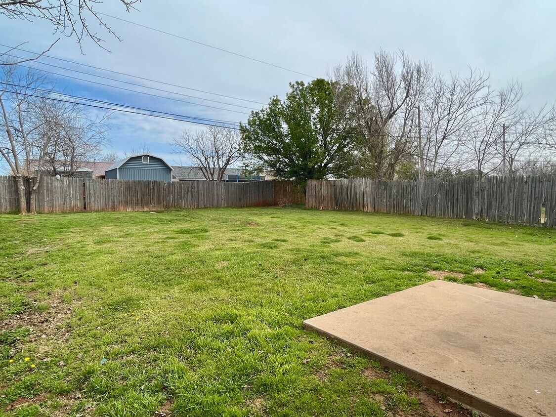 Building Photo - Great 3 bed 2 bath!! New Flooring and Paint!! Interior Photos Coming Soon!