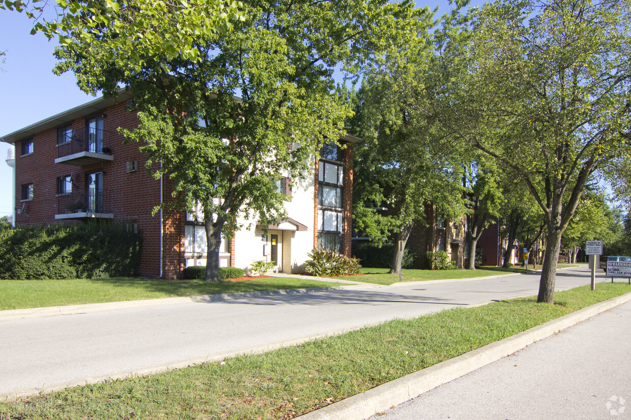 Primary Photo - Parkview Apartments