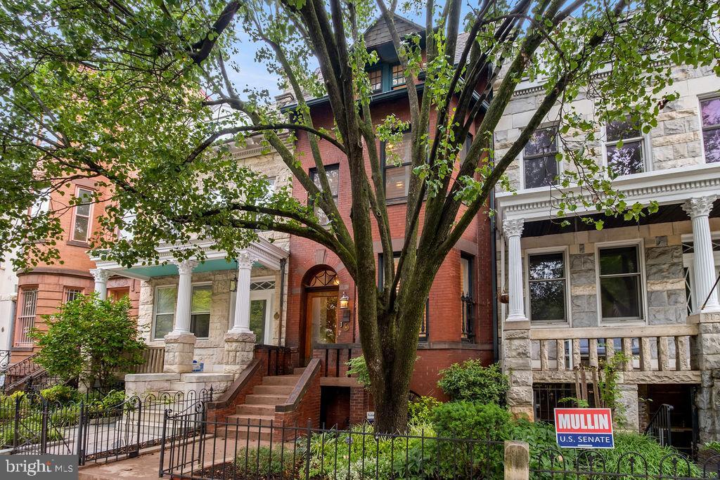 Foto principal - 1120 East Capitol St NE