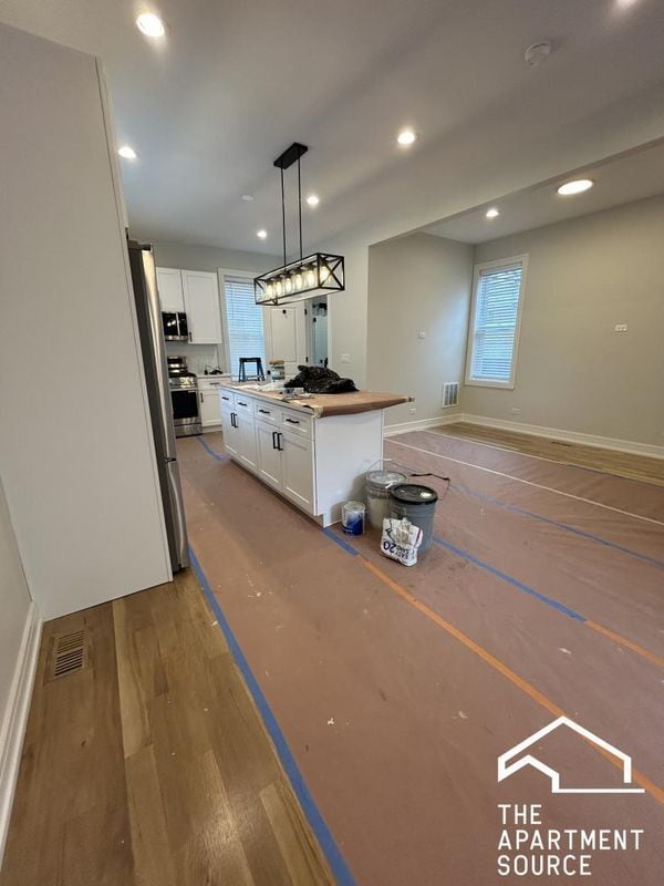 Building Photo - 858 N Paulina St