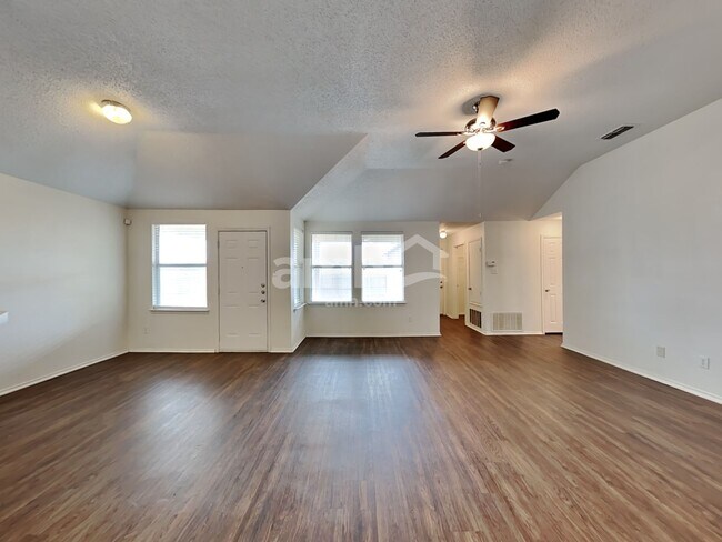 Building Photo - 501 Rowdy Dr