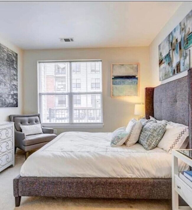 Foto del edificio - 375 Acorn Dr