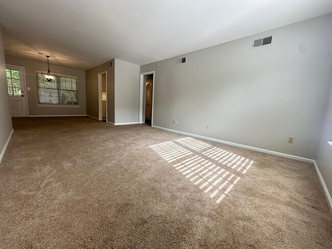 Building Photo - Condo for rent in Vestavia Hills