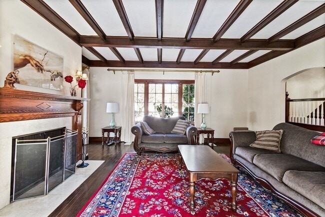 Building Photo - 115 Aspen Ave