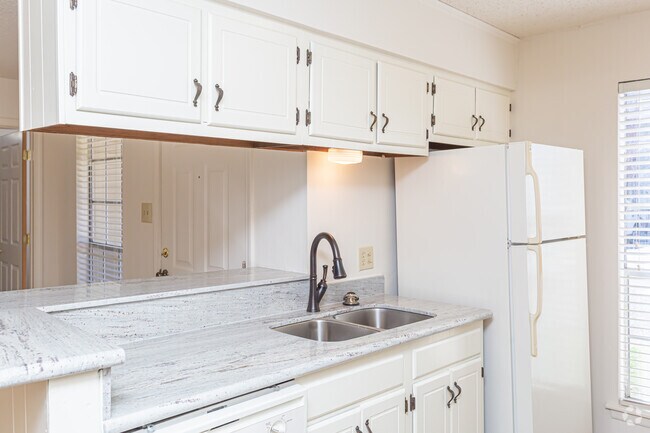 2 HAB, 2 BA - 987 ft² - Essex View