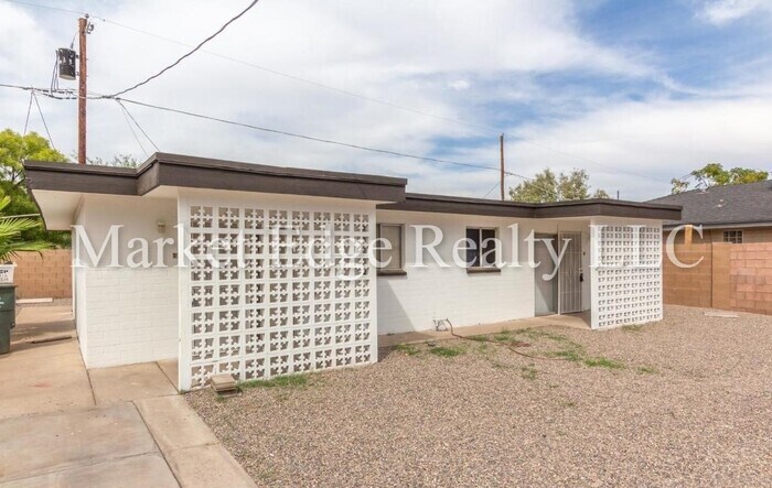 Primary Photo - 2936 E Granada Rd