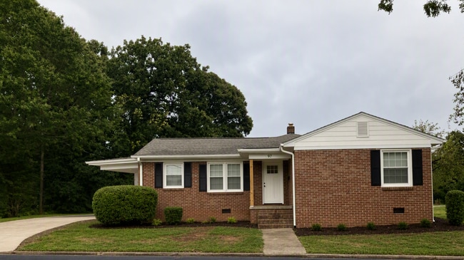 Building Photo - 97 Oak Trl