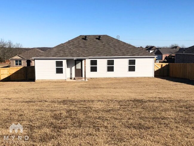 Building Photo - 949 Pinehurst Loop