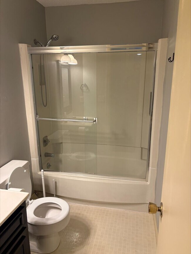 Foto del edificio - 2bed 2.5bath Condo Great Johnson City Location Close to ETSU