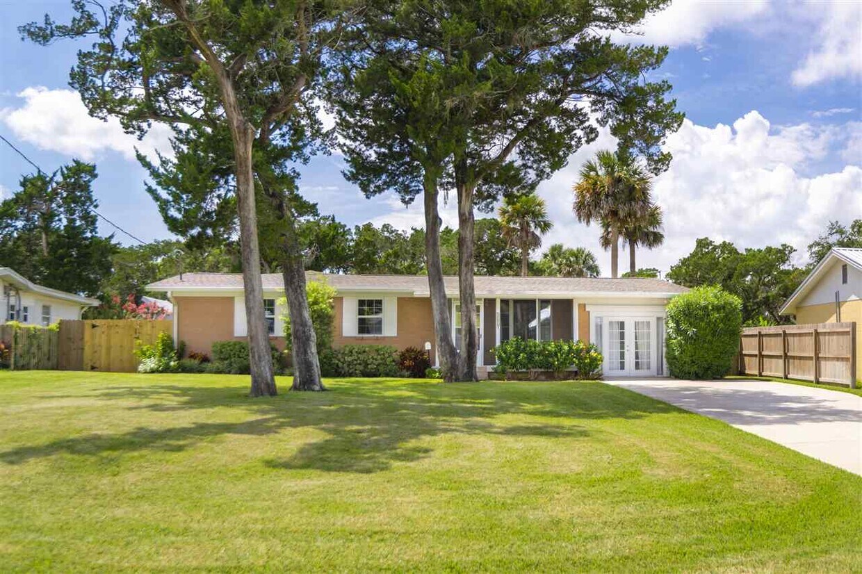 Primary Photo - 451 Arricola Ave