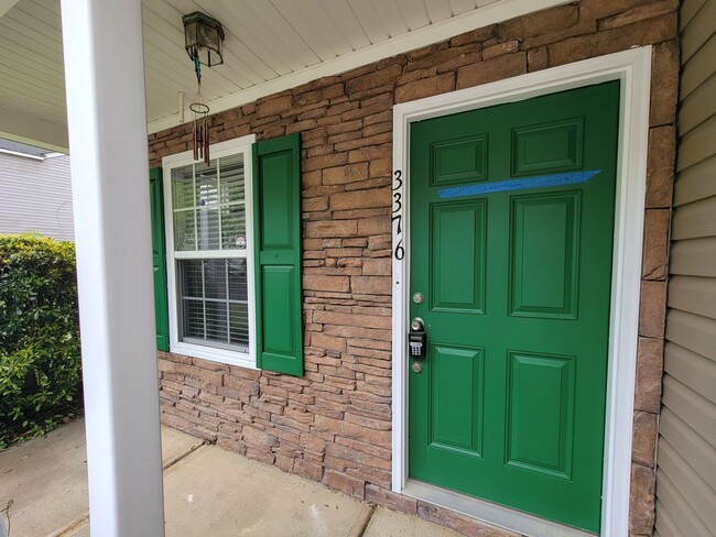 Building Photo - Modern Comfort Meets Convenience! - 3bdrm ...