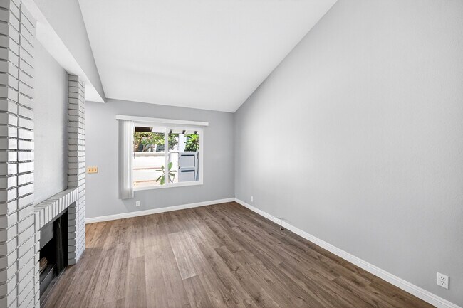 Foto del edificio - 24110 Western Ave
