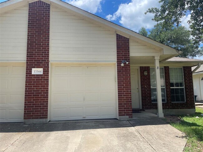 Building Photo - 13344 Water Oak Ln