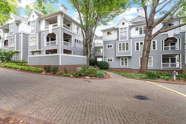 Building Photo - 700 Bishops Park Dr