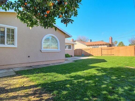 Building Photo - An attractive 3 bedroom, 2 bath, 1352 square foot home is now available for rent
