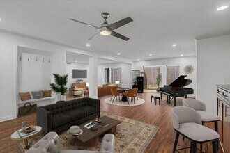 Building Photo - 7575 Katy Fwy