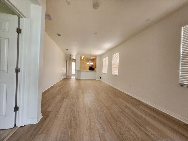 Building Photo - 2370 Palm Tree Dr