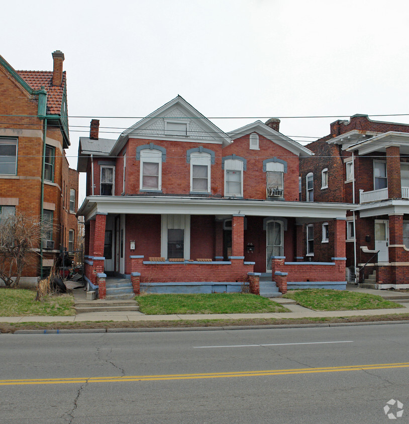 Building Photo - 214 Warren St