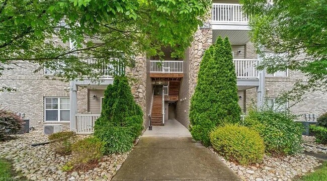 Building Photo - 7106 W Friendly Ave