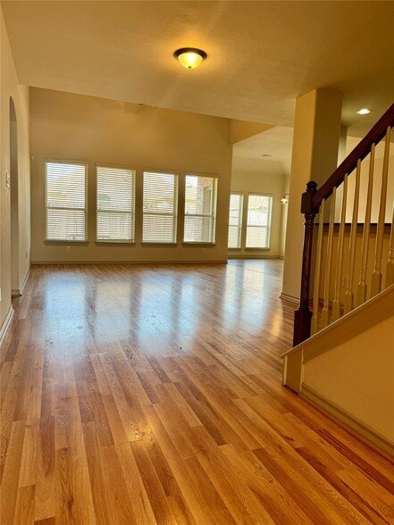 Foto del edificio - 3314 Selene Dr