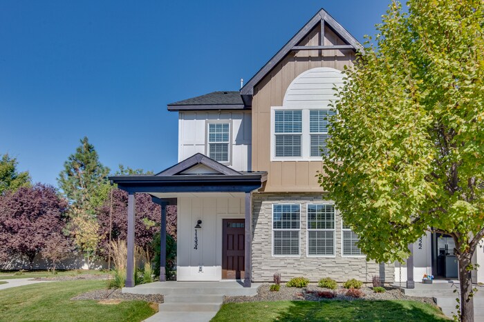 Primary Photo - 3 Bedroom/ 2.5 Bath Beautifully Designed T...