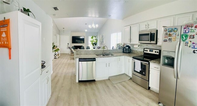 Building Photo - 1427 La Paloma Cir
