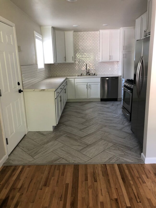 Foto del edificio - 5553 Elm Ln