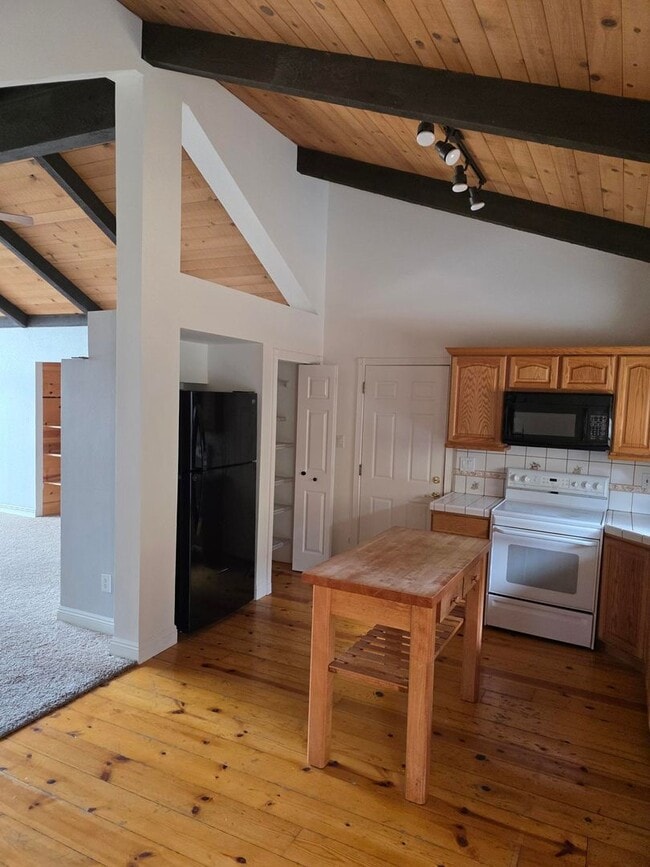 Building Photo - Beautiful 3BR/2BA Bear Valley Springs Home...