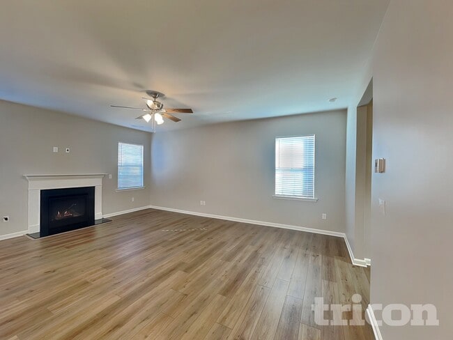 Building Photo - 5810 Oak Br Cir