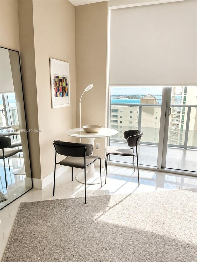 Foto del edificio - 1300 Brickell Bay Dr