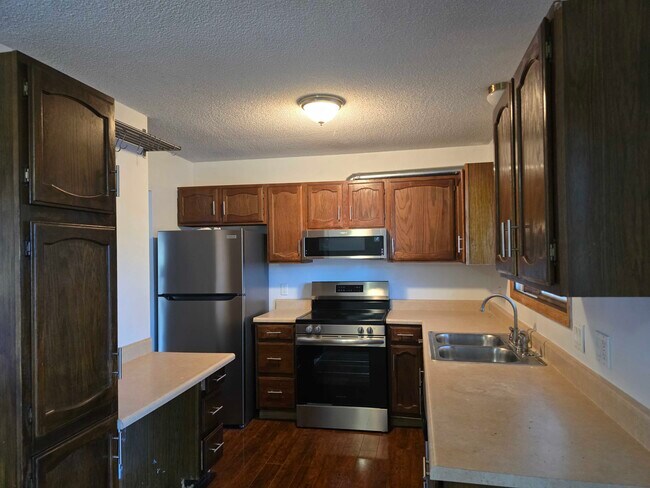 Foto del edificio - 3100 83rd Ave N