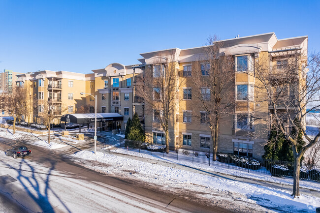 Primary Photo - Lake Bluff Condominiums