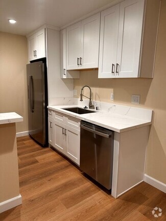 Building Photo - 576 N Bellflower Blvd