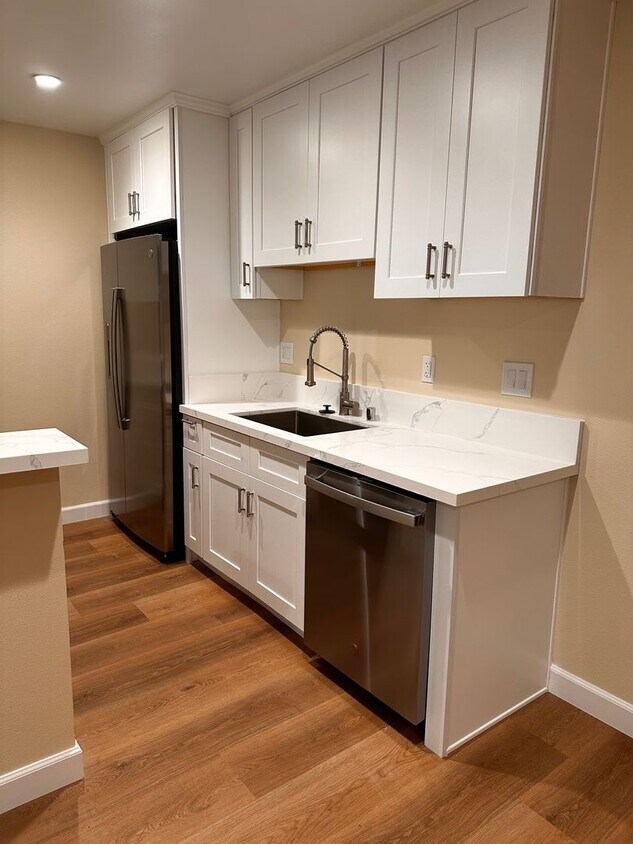 Foto principal - 576 N Bellflower Blvd