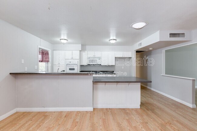 Foto del edificio - 1722 E Broadmor Dr