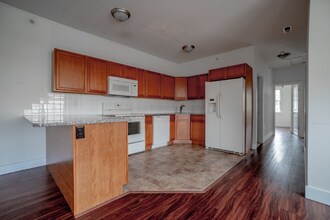 Building Photo - 3518 Spring Garden St