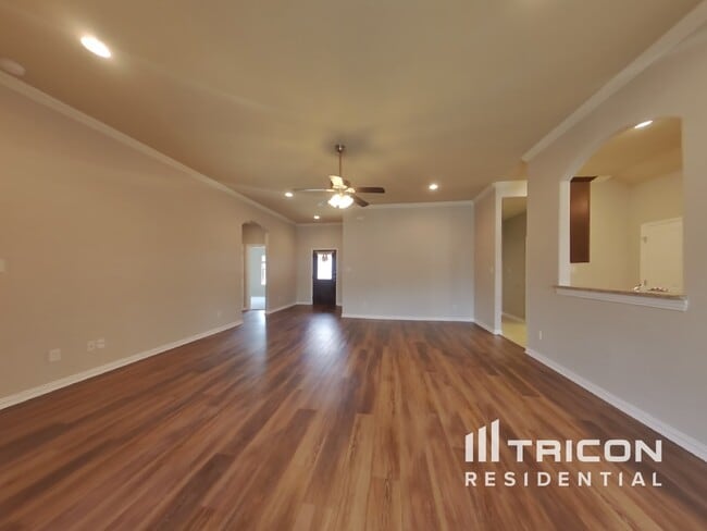 Building Photo - 332 Valley Dr
